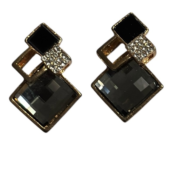 Fashion statement stunning studds earrings with faux diamonds - Picture 7 of 7